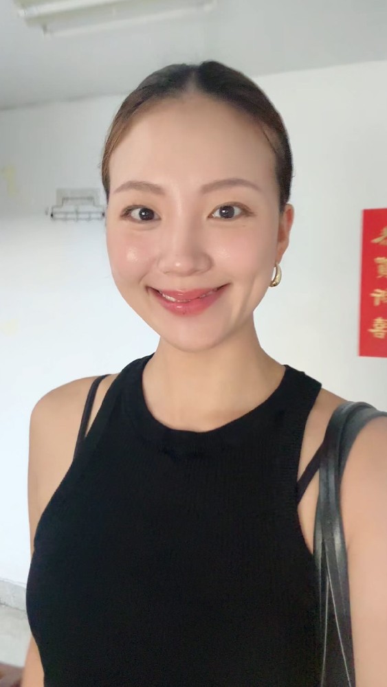 A2051 照片398张 视频33个 美国亚裔 美容师 生活日常 旅游 工作 正装