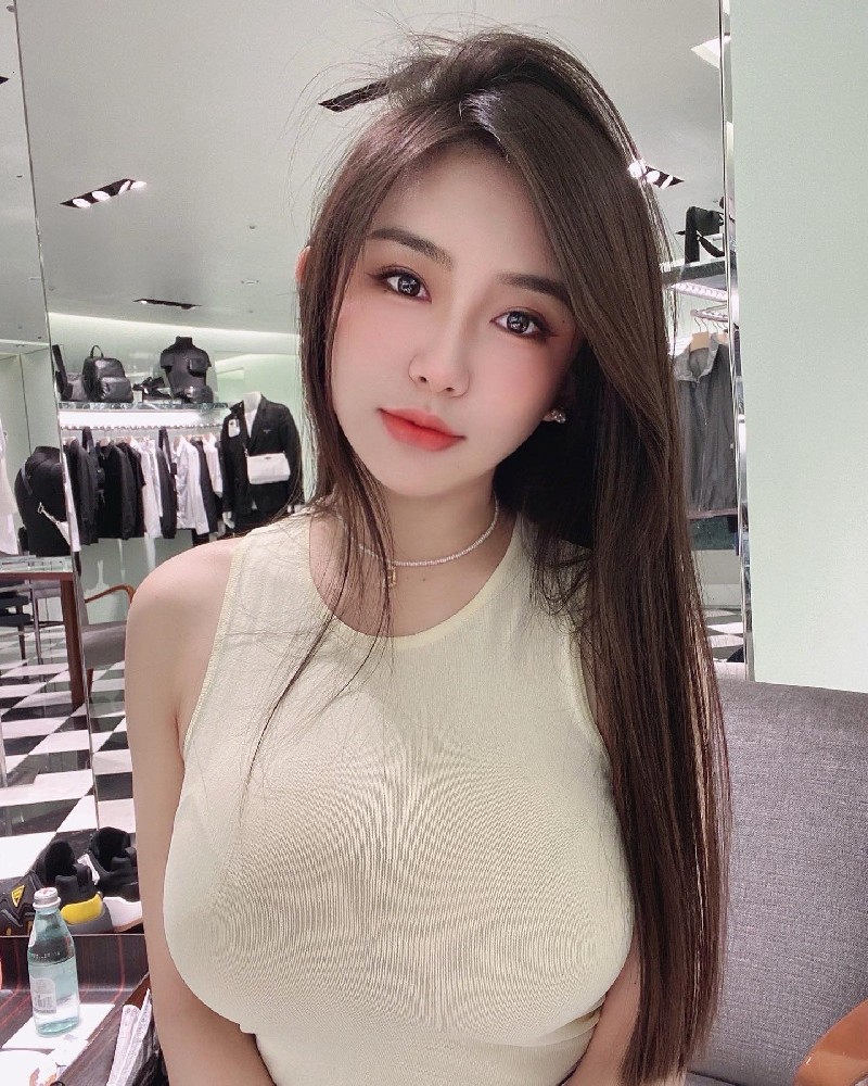 A2108 照片762张 视频15个 台湾 高颜值大胸气质美女 白富美 御姐 生活日常 旅游 美食 自拍多 曝光低