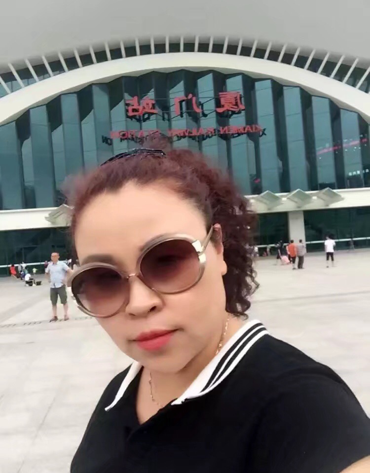 A178 (350P+4V) 中国女 有范中年大妈 这是一个中年大妈的套图，有很多自拍照片，也有出去玩的照片