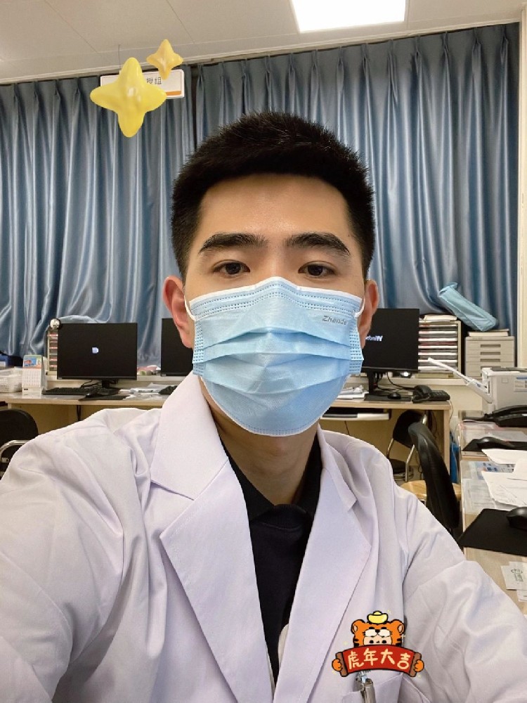 S013 照片339张 视频4个 中国男 帅气年轻男医生医护工作生活旅游 带博主地址包更新