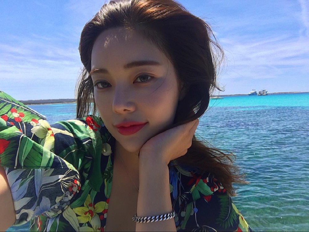 C124 图片782张 视频59个 - 韩国 少妇 小姐姐 美女 成熟 白富美