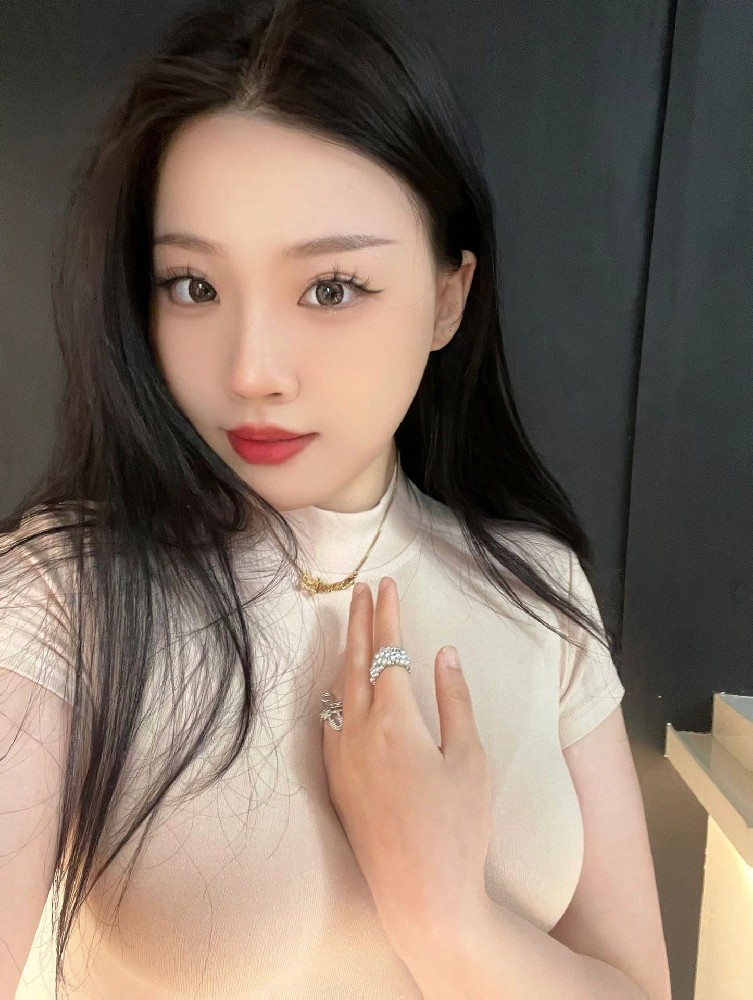 A001 照片786张 视频2个 中国女 白富美 旅游美食生活 丰满 微胖 大胸、性感、可爱、真实、微胖美女到处旅游