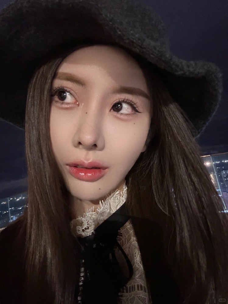 A010 照片221张 视频15个 中国女 模特 白富美、女士、富婆、性感、到处旅游