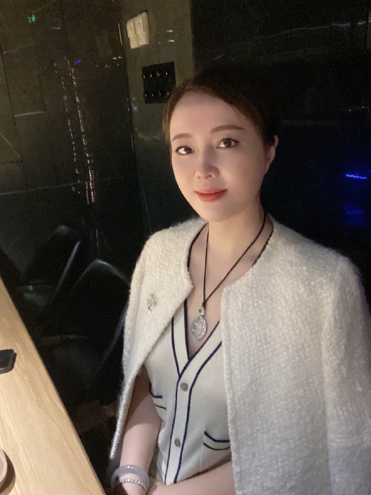 A039 照片663张 视频38个 中国女 富婆、真实、气质、知性、熟女、成熟 真实气质富婆旅游生活美食职场照