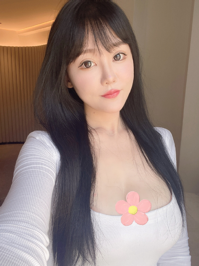 A121 图片2599张 视频0个 中国女 性感 微胖 丰满 小姐姐 女神 少妇 重庆 旅游 健身 大胸