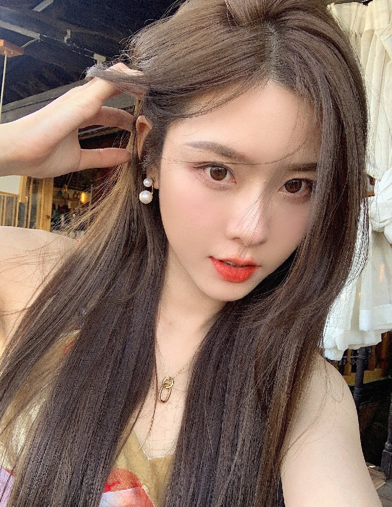 A263（534P+2V）中国女 甜脸蛋大量自拍爱打卡到处吃喝玩乐有夏冬装