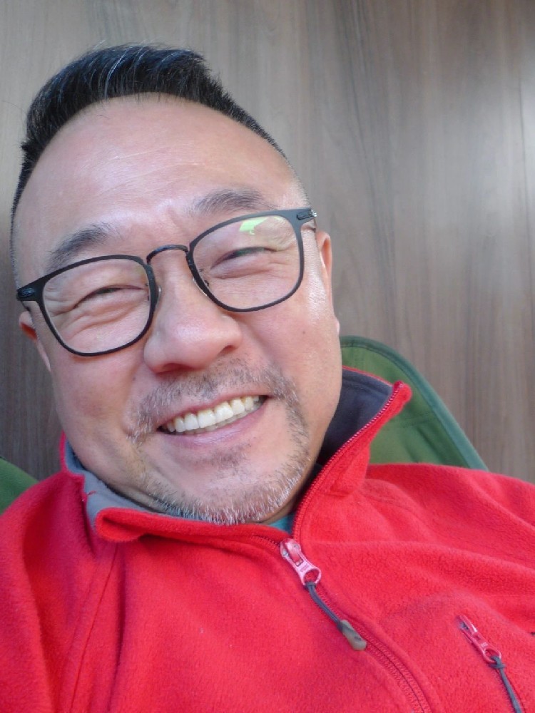 B024 照片793张 视频161个 中国男 成熟有钱大叔 旅游 户外 越野车 西装 美食