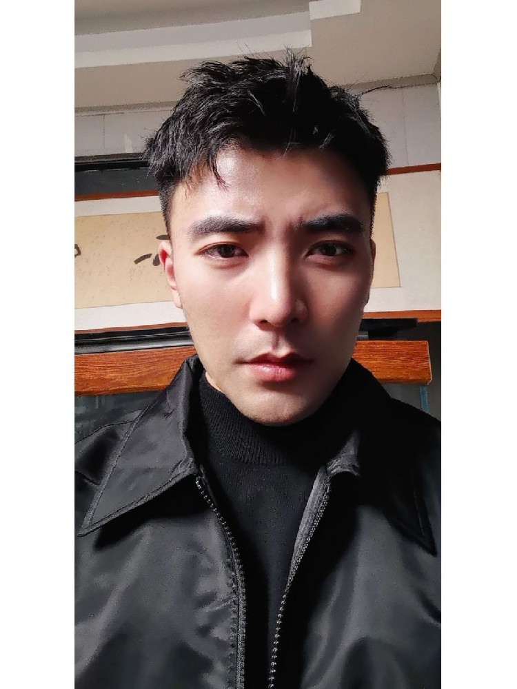 D253 照片283张 视频65个 中国男 深圳    白领帅哥    生活日常    旅游   美食   潜水