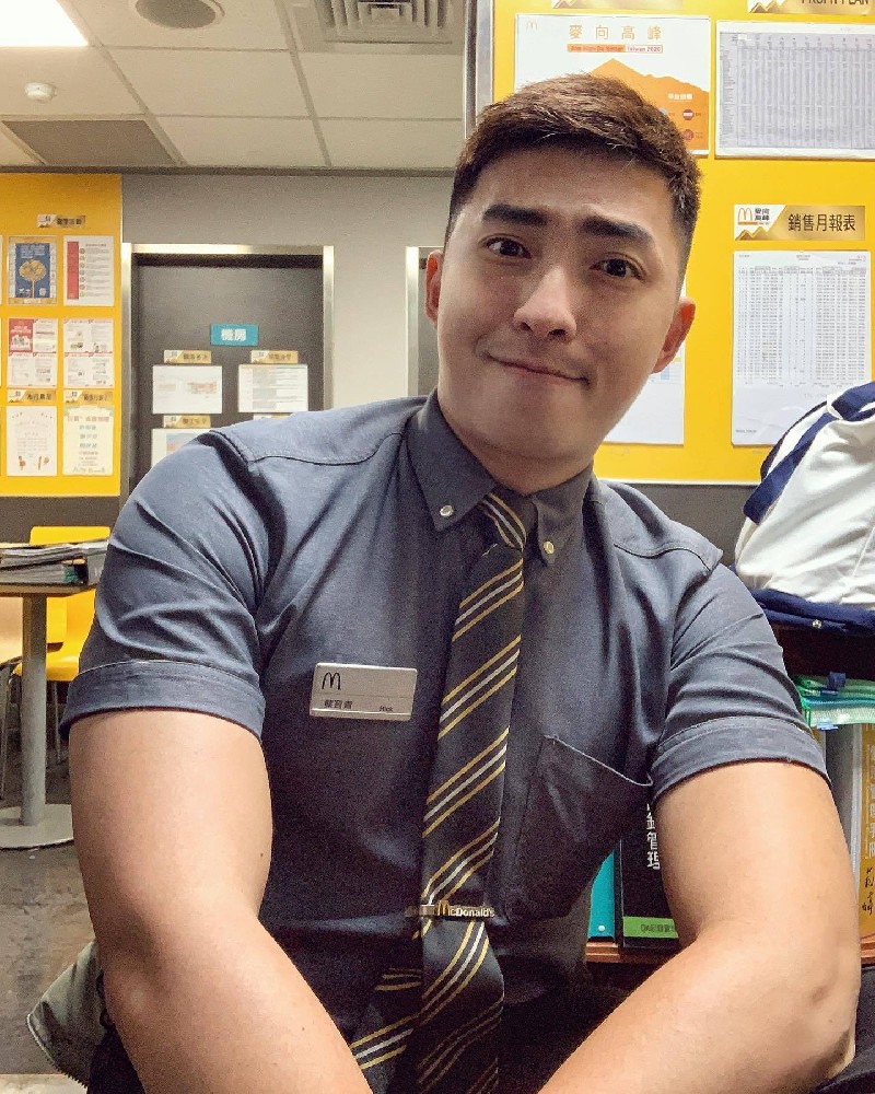 D269 照片670张 视频83个  台湾 男子 在 麦当劳 工作 日常 健身 养猫