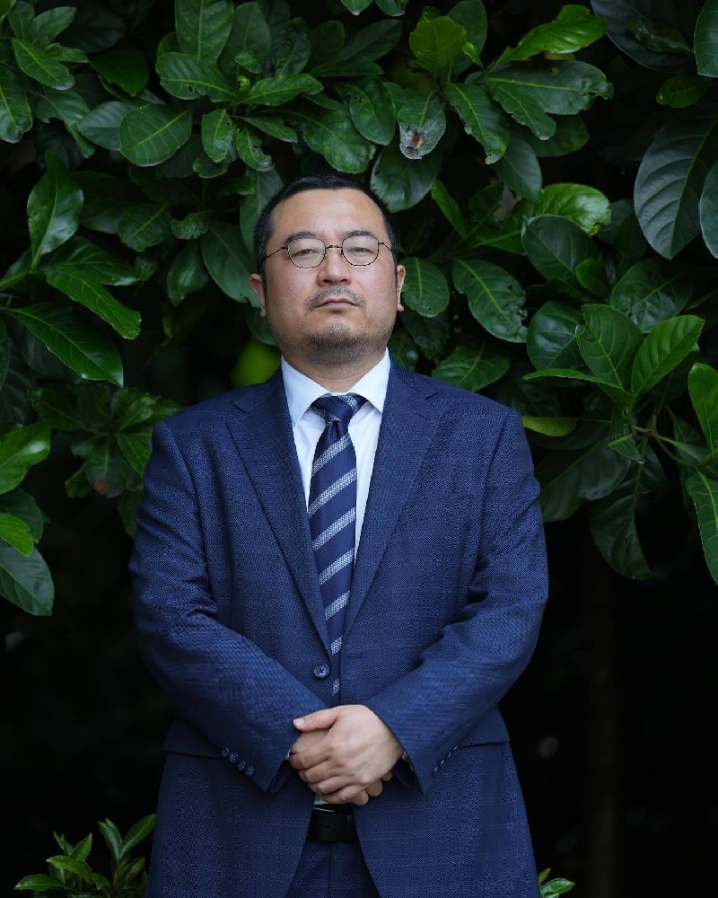 D314 照片547张 视频46个 澳大利亚 中年大叔  商务男 工作日常 职业装 绘画 阅读 旅游自拍