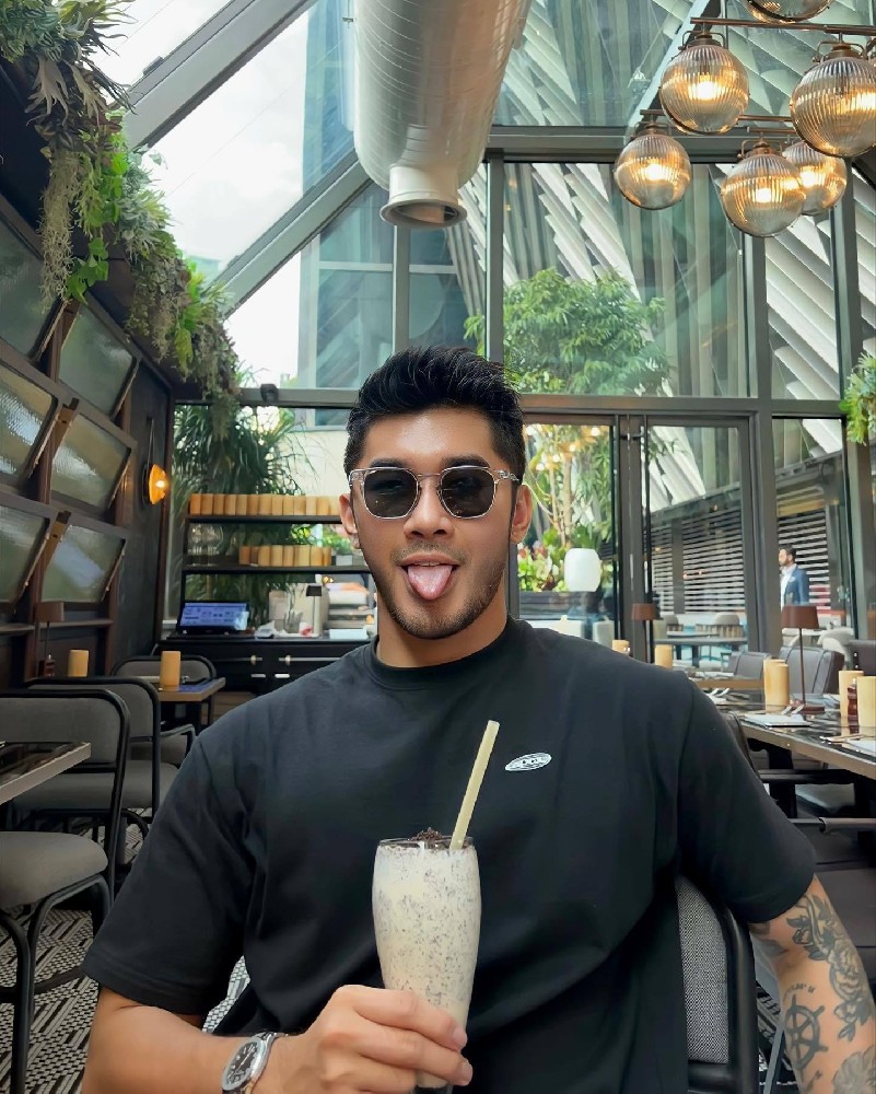 D352 照片495张 视频1个 新加坡 野性帅哥 生活日常 起床照 朋友聚会 旅游 单人照多