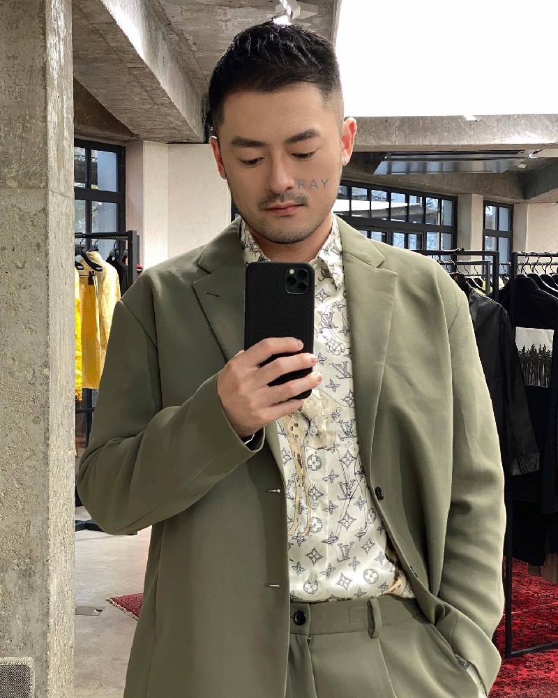 D355 照片688张 视频5个 中国男 腹肌魅力帅哥 生活日常 生日照 运动 朋友聚会 旅游 单人照多