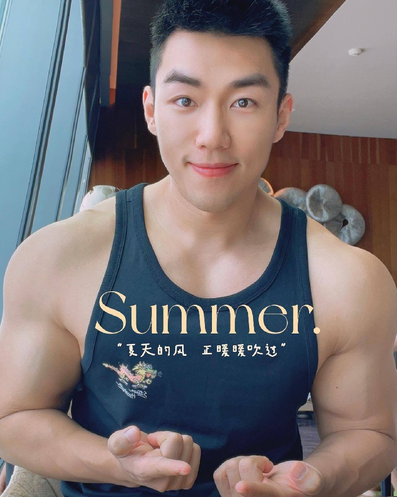 D356 照片1720张 视频87个 中国男 年轻帅哥 生活日常 腹肌 健身运动 旅游 以健身为主