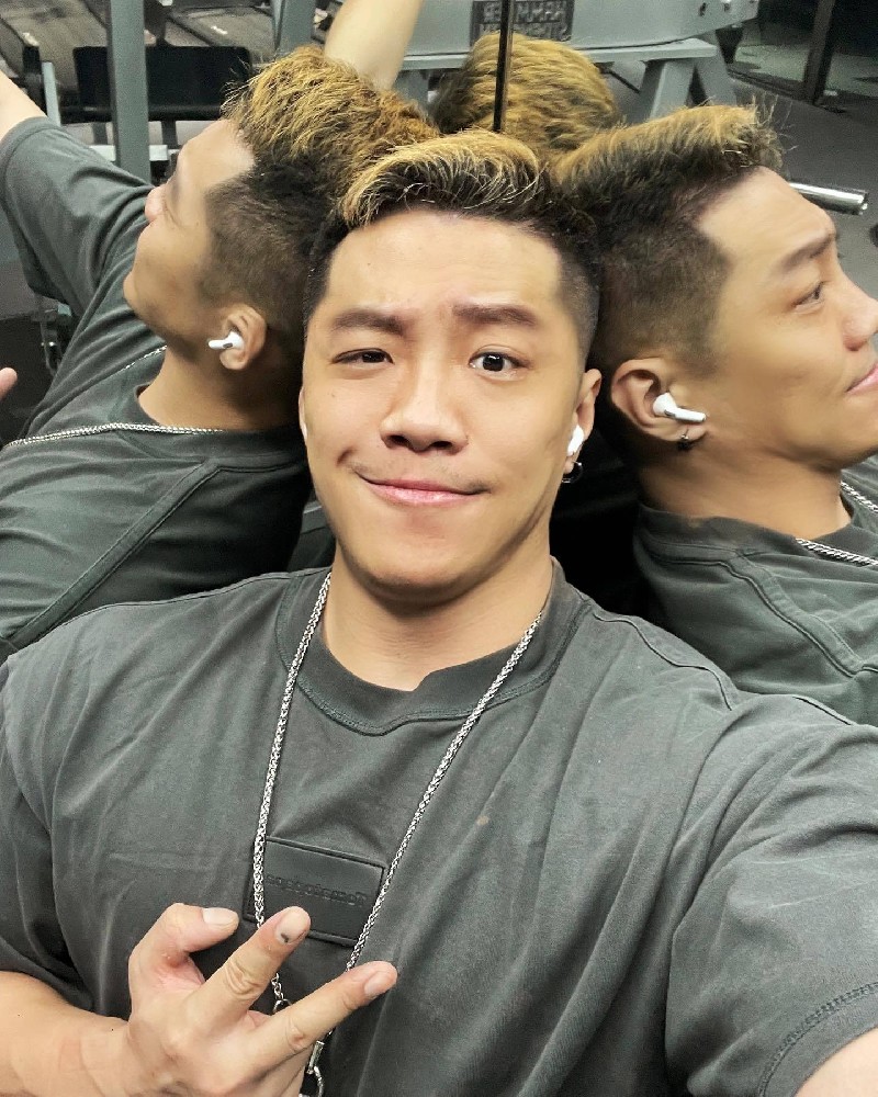 D394 照片244张 视频8个 中国男 腹肌男  生活日常 运动健身 朋友聚会 旅游 自拍