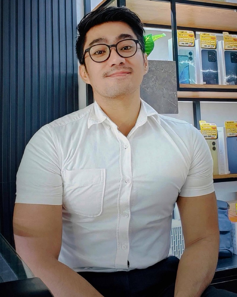 D431 照片516张 视频88个 印度尼西亚 型男 日常生活 健身 旅游 有正装 工作照