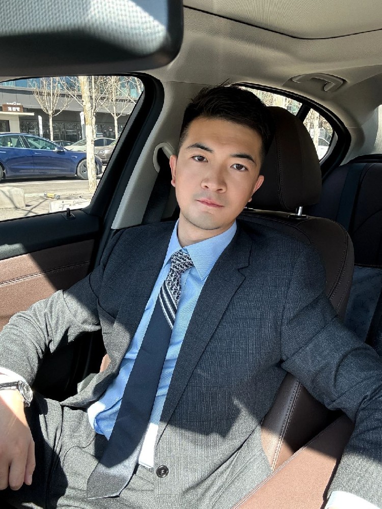 D483 照片1211张 视频42个 中国男 成熟气质金融男 有正装