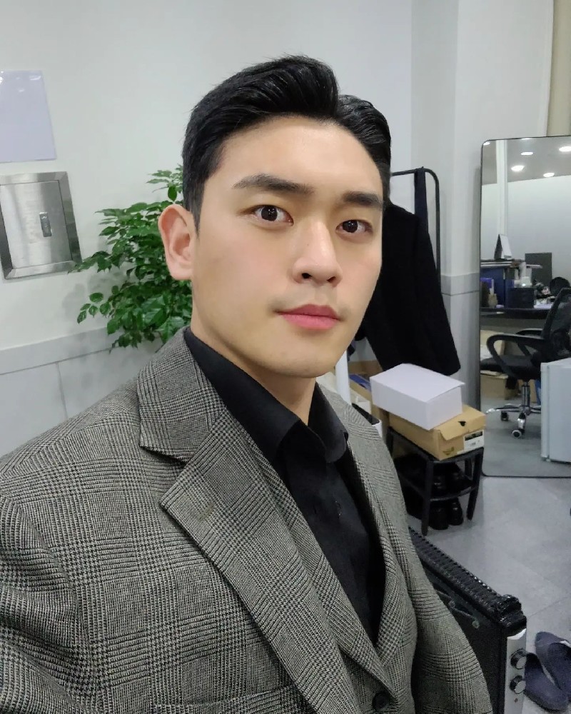 D495 照片1934张 视频45个 韩国 企业职员男 有正装 聚餐 合影 生活日常 旅游