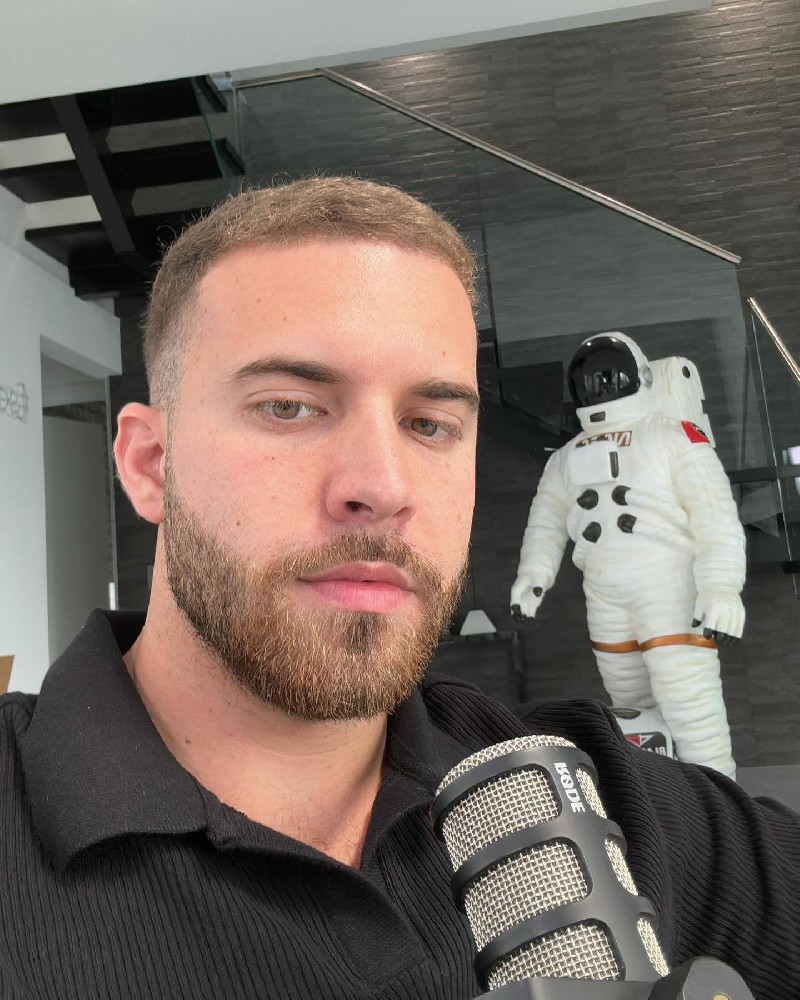 F051 照片390张 视频37个 欧美男 南非 企业家 投资 豪车游艇 私人飞机  金融男 有投资分析视频