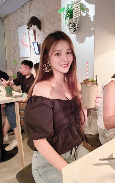 A368 照片3094张 视频12个 台湾 气质美女 空姐 少量工作照 少妇 生活日常 旅游 健身