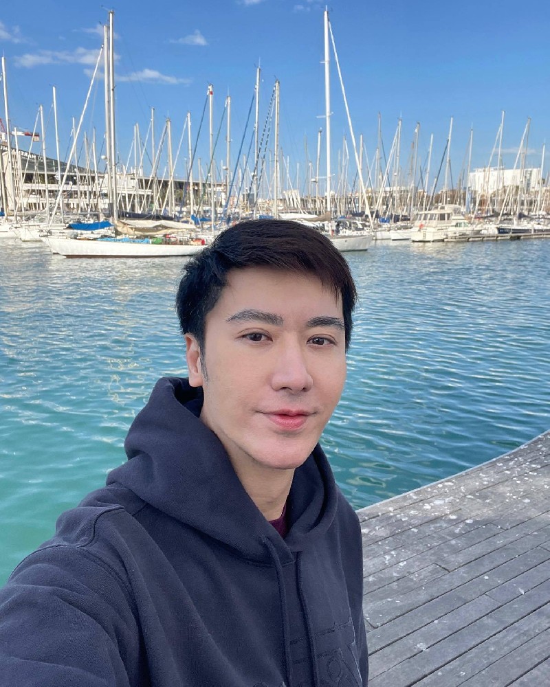 D603 照片633张 视频3个 泰国、法国  化妆品/香水公司 人物工作/生活日常为主，较少与亲友互动合拍，较多法国🇫🇷地标建筑/环境背景合照。