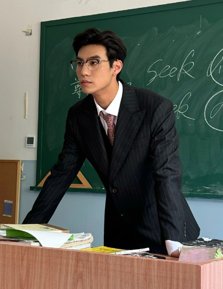 D670 照片231张 视频24个 中国男 气质帅哥 自拍多