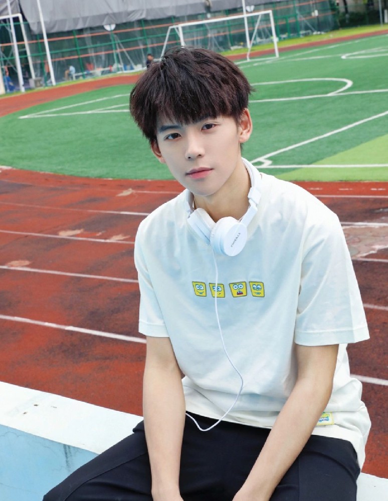 D675 照片392张 视频3个 中国男 小奶狗 富二代 年轻帅哥