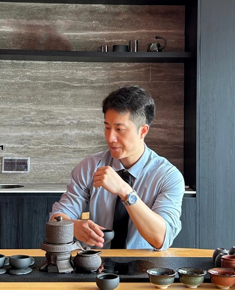 D679 照片234张 视频10个 中国男 成熟大叔 工作照 日常