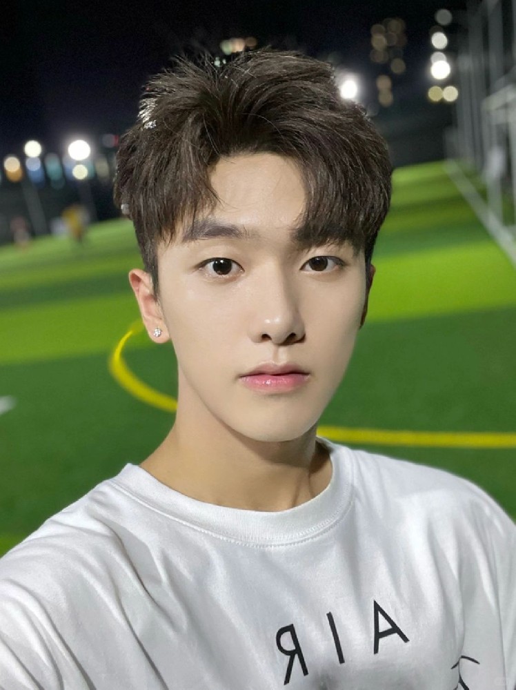 D680 照片1485张 视频55个 中国男 学生 奶狗 年轻帅哥 腹肌