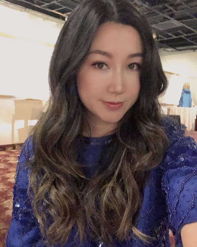 A392 照片2530张 视频129个 中国女 在美国 宝妈 带娃照片还是偏多的 有2个孩子 都是女孩子 有家人合拍照片有到处游玩的素材 带娃玩的素材还是比较多的