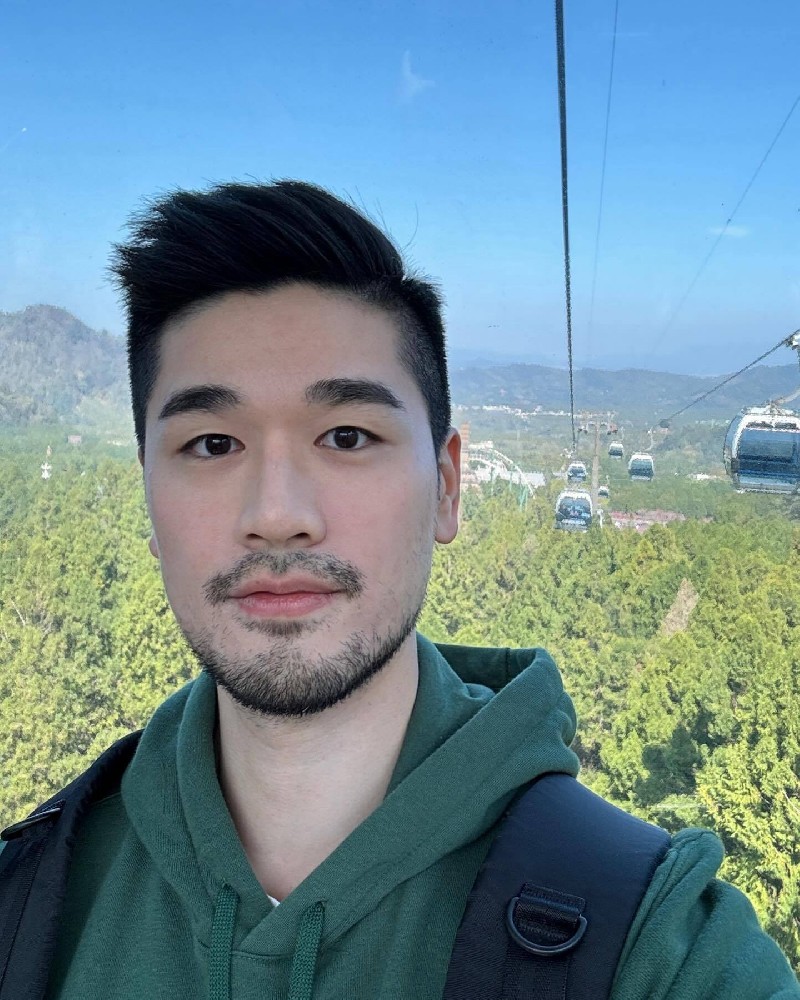 D688 照片1669张 视频22个 台湾 日本 成熟男 健身 旅游 居家照片 家人合照 美食风景  生活日常 有自拍照片