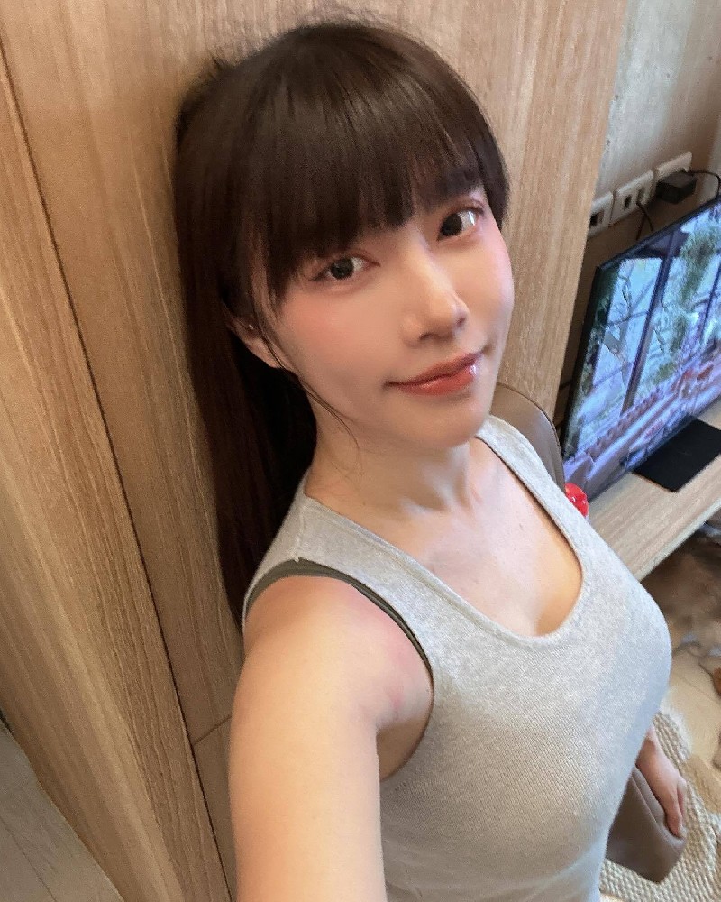 A406 照片3530张 视频119个 台湾 美女 自拍多 日常 健身
