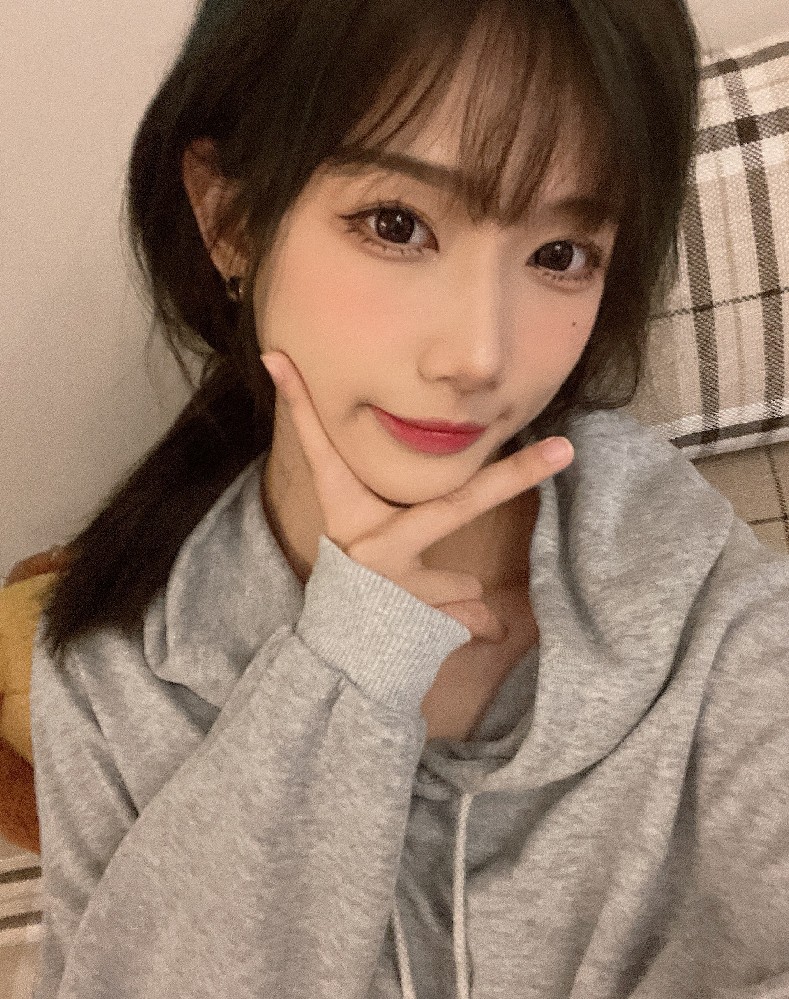 A409 照片747张 视频65个 中国女 少女 可爱 小姐姐