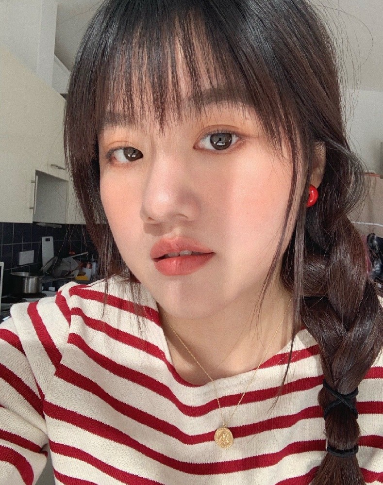 A410 照片1547张 视频304个 中国女 真实气质圆脸美女少妇 多国旅行照片视频