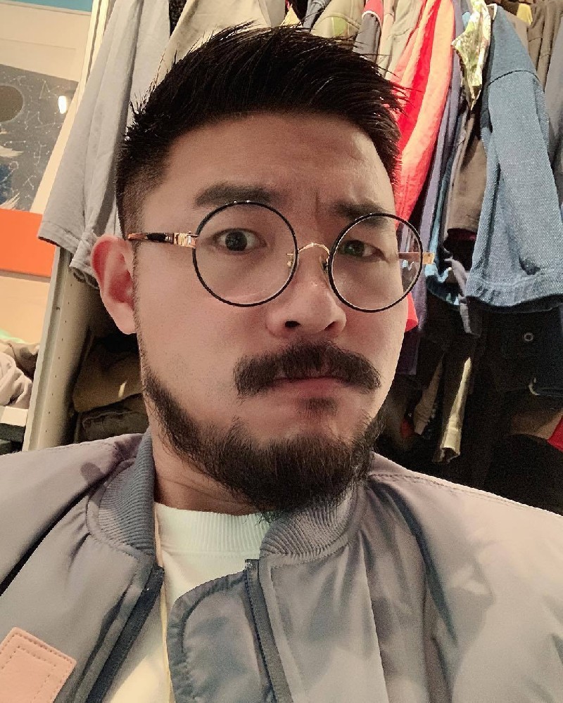 D802 照片675张 视频43个 中国男 大叔 日常 生活 旅游 自拍 健身