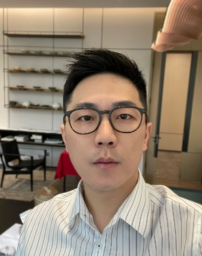 D818 照片304张 视频10个 中国男 成熟帅哥 生活日常 工作 旅游 有正装