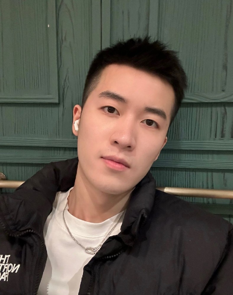 D823 照片1035张 视频19个 中国男 成熟男士   生活工作日常  他拍居多 旅行照多  生活精致