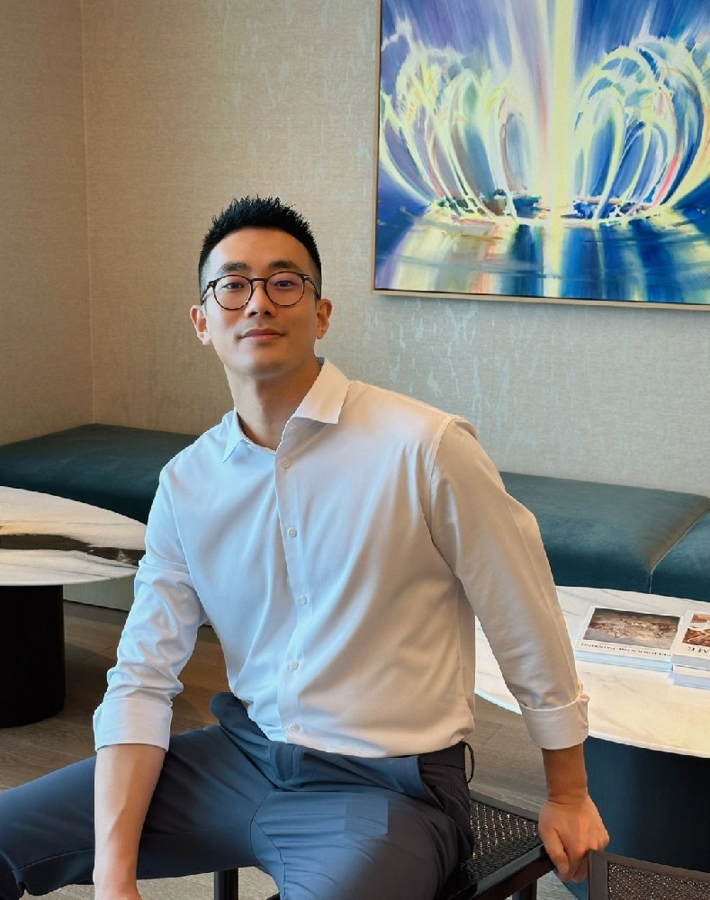 D828 照片967张 视频14个 中国男 成熟男士   生活工作日常  自拍他拍均有 旅行照多 美食照多   生活逼格高