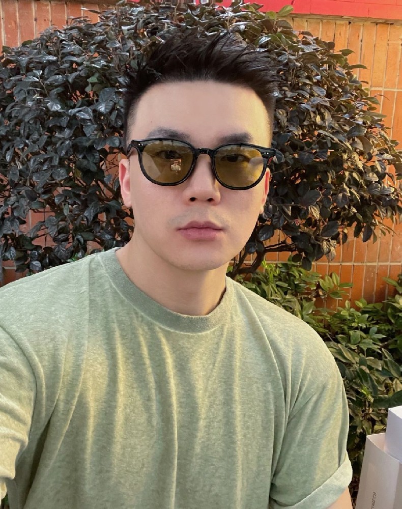 D834 照片229张 视频4个 中国男 成熟男士   生活日常 自拍他拍均有 生活丰富 逼格高  美食照多