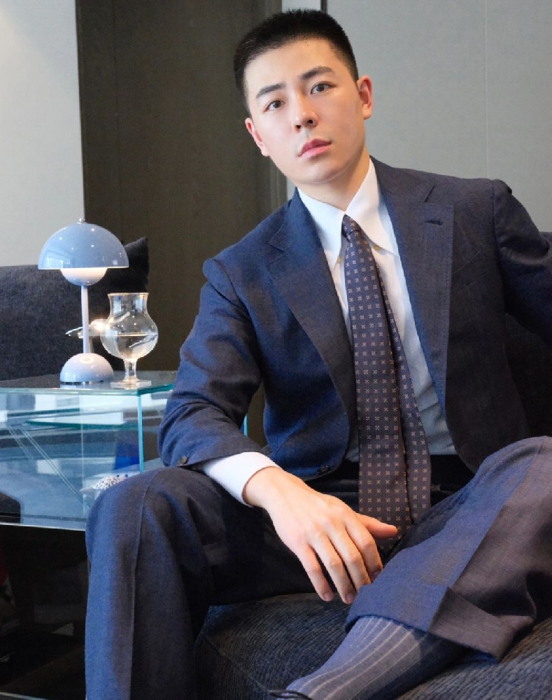 D837 照片1784张 视频101个 中国男 气质帅哥 他拍比较多