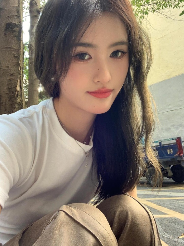 A435 照片242张 视频21个 中国女 生活日常 旅游 自拍