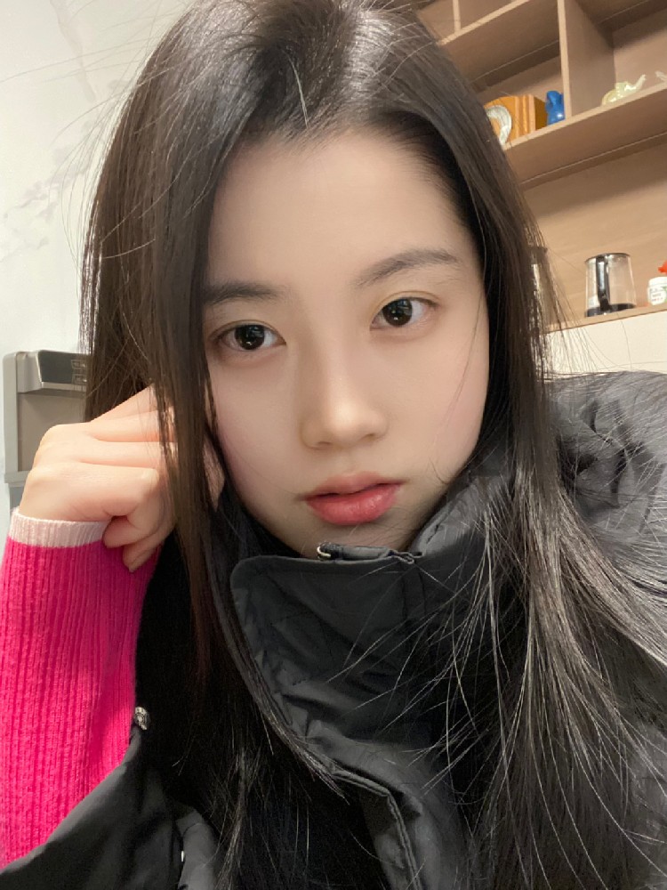 A461 照片268张 视频11个 中国女 真实可爱小姐姐 自拍多