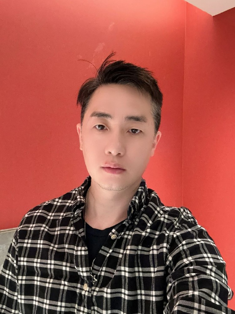 D844 照片341张 视频25个 中国男 成熟男士   生活日常 自拍他拍均有 爱健身