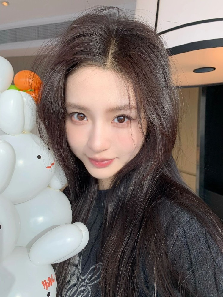 A486 照片1190张 视频69个 中国女 年轻白富美 多国旅游 生活日常