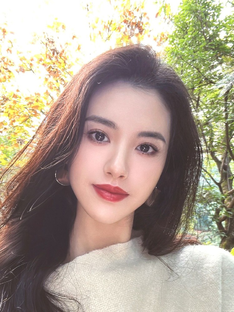 A489 照片1550张 视频149个 中国女 气质年轻美女 生活日常 旅游 自拍多 自拍视频多