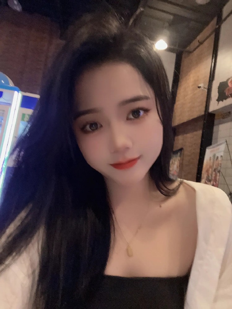 L161 照片779张 视频679个 中国女 可爱小姐姐 真实 视频多