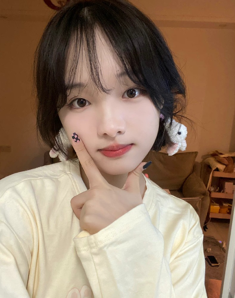 A510 照片1953张 视频984个 中国女 少女 学生 生活日常 校园生活 真实 素颜 可爱