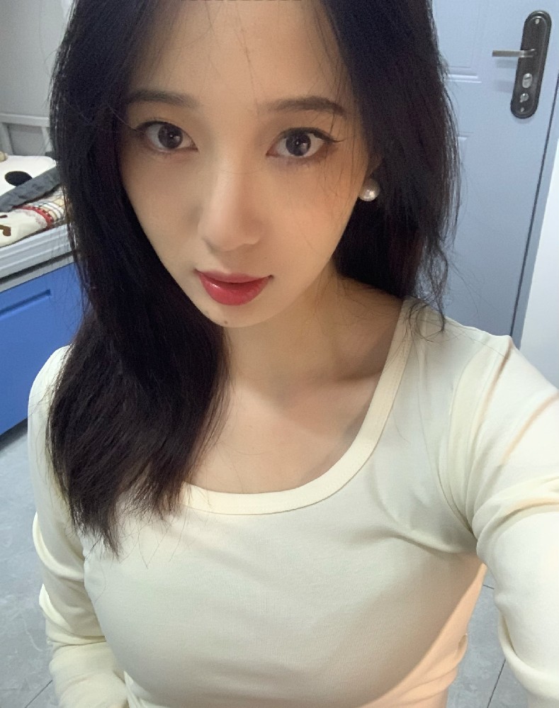 A574 照片424张 视频269个 中国女 美女 小学老师 真实 生活日常 工作