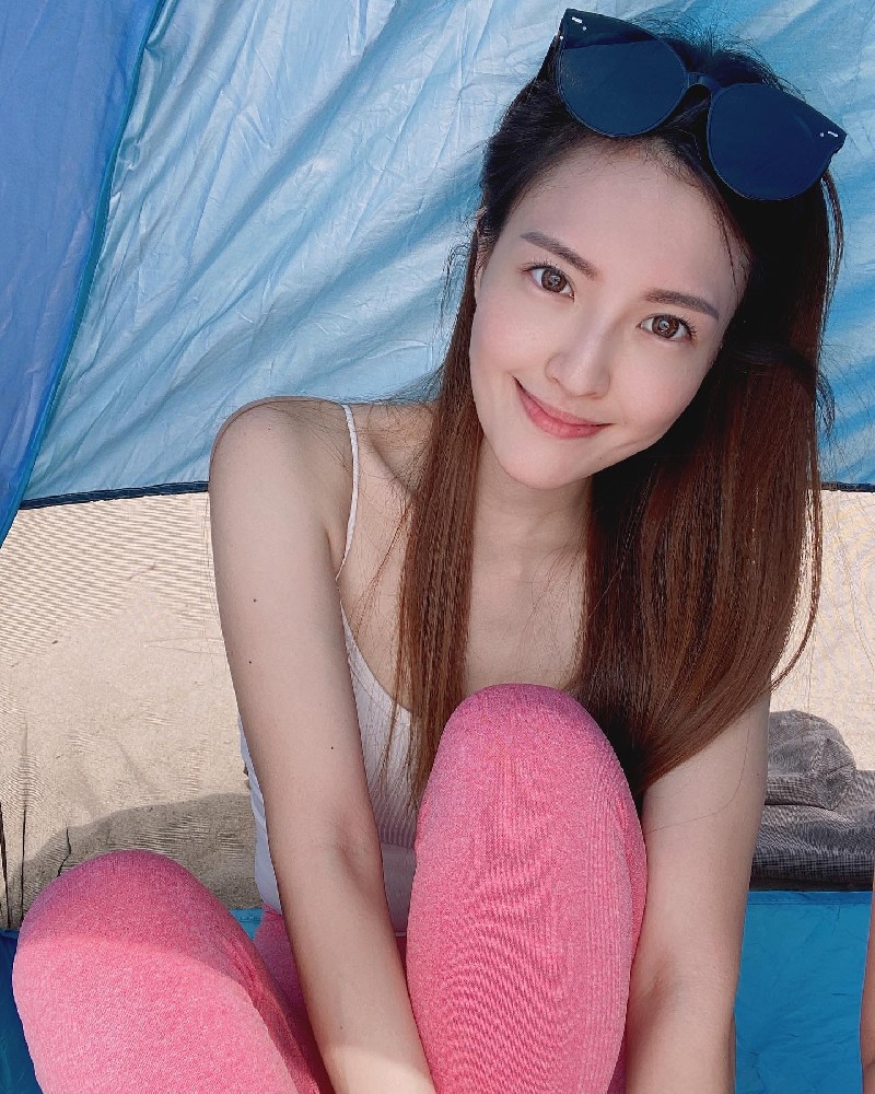 A584 照片2427张 视频110个 香港 美女 宝妈 自拍多