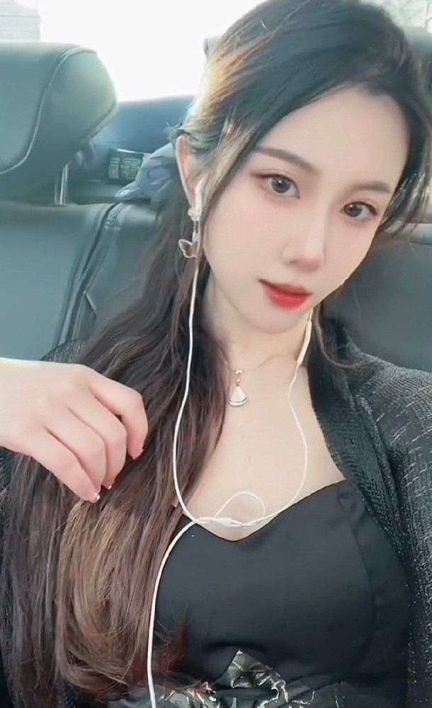 A596 照片337张 视频402个 中国女 生活日常 美女 少妇小姐姐 性感 丝袜 原味素材 秀身材 真实