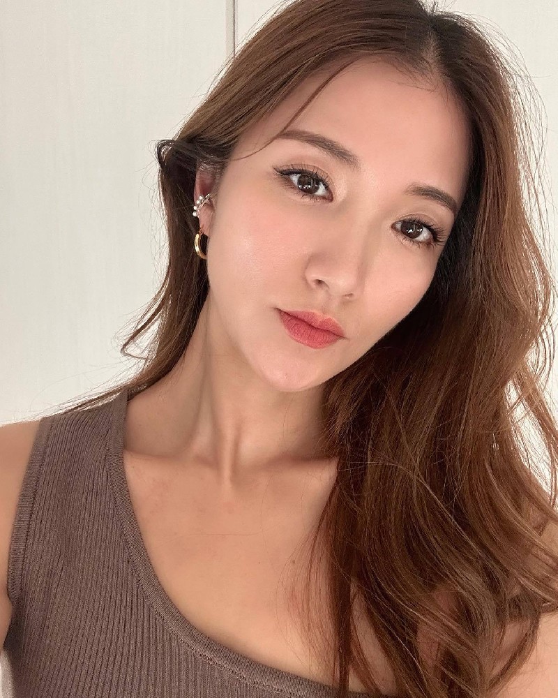 N012 照片3296张 视频89个 地区: 日本  （曝光量低 日常动态丰富 很有气质 日常生活素材 旅游 自拍 美容睡前  部分照片适合做手持